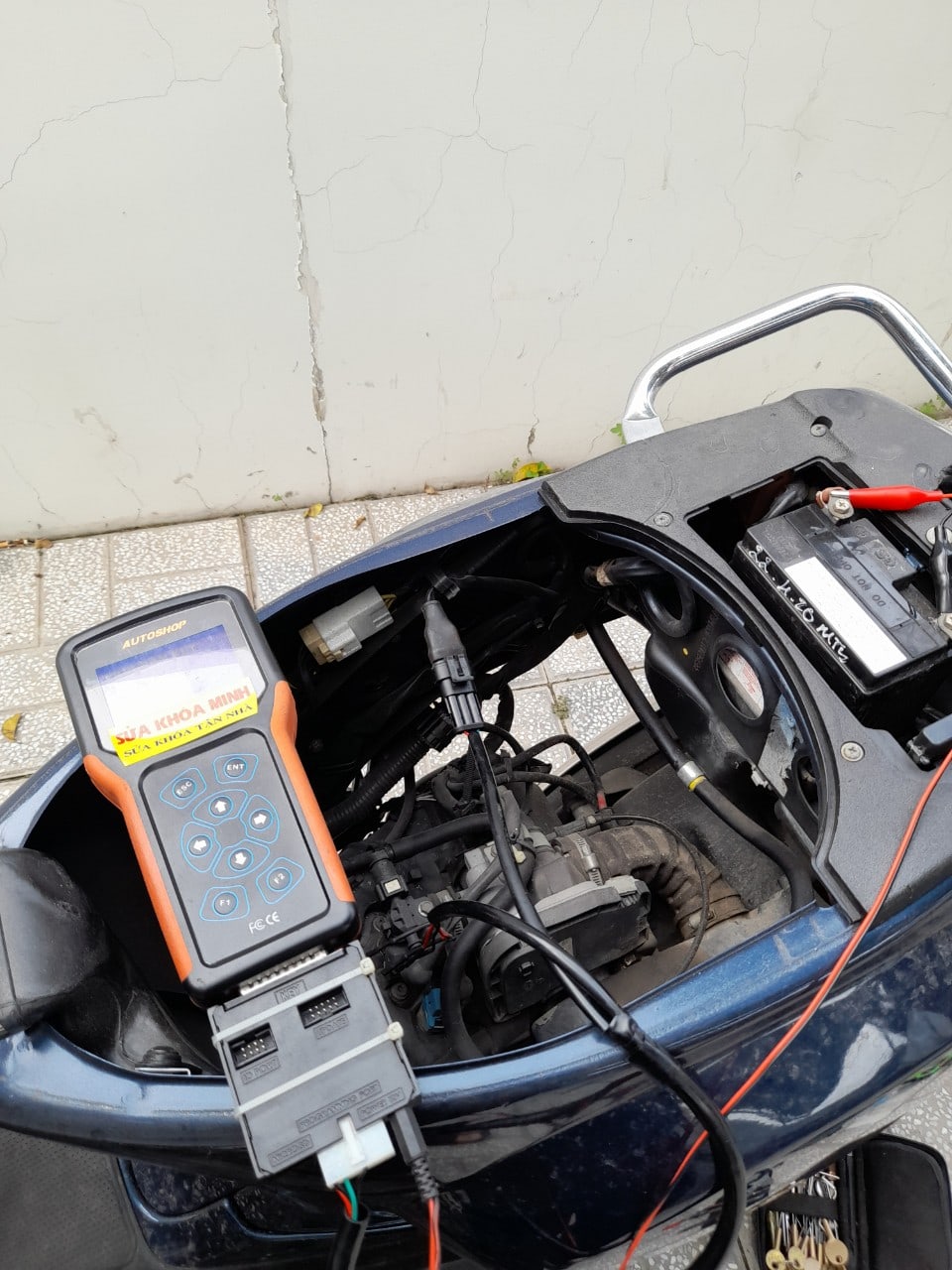 Chìa khóa xe Vespa - Hướng dẫn toàn diện về làm mới, đánh chìa và bảo vệ xe cổ điển này