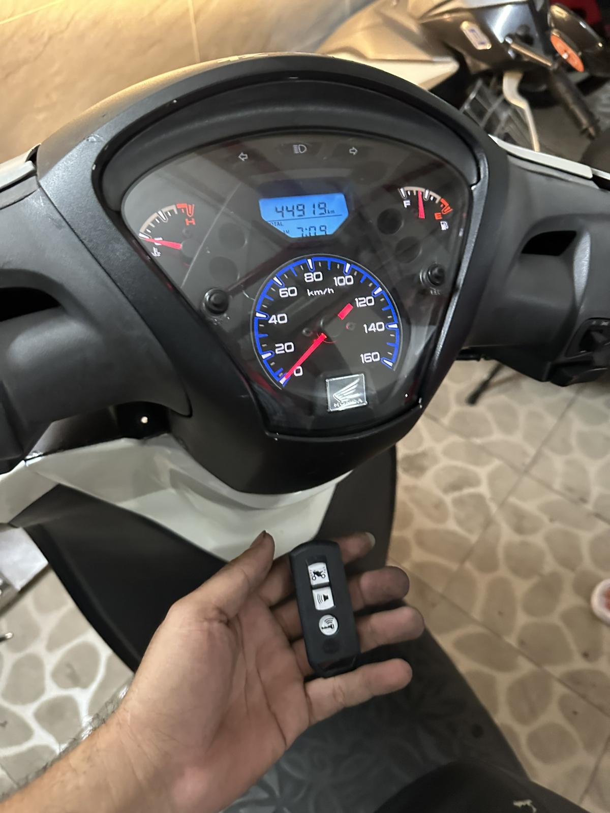 Làm lại chìa khóa smartkey còn id – Giải pháp nhanh chóng và an toàn cho chủ xe